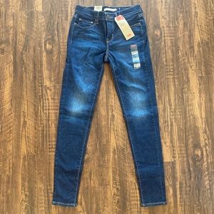 Levi’s 210 Super Skinny Medium Wash Jeans